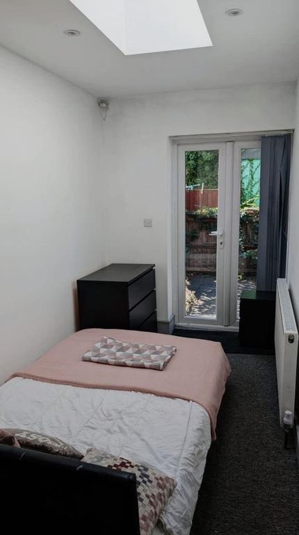Property photo 1 of 10 Bedroom