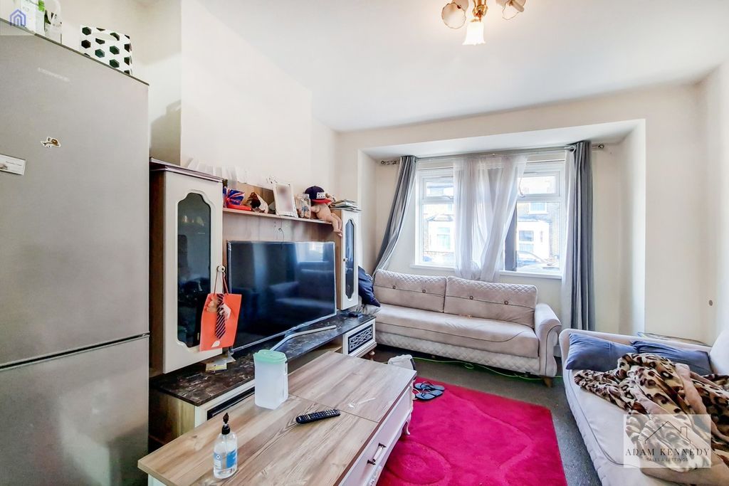 Property photo 2 of 13
