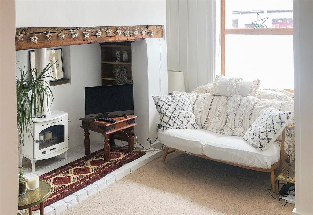 Property photo 2 of 15 13-Liviing Room.Jpg