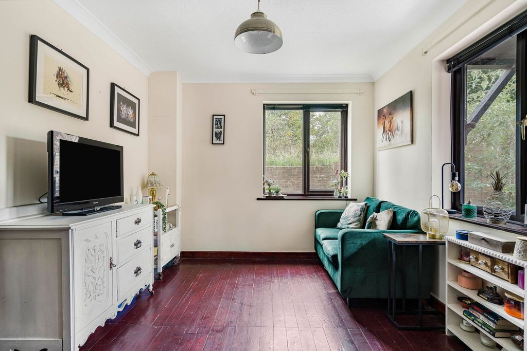 Property photo 3 of 12