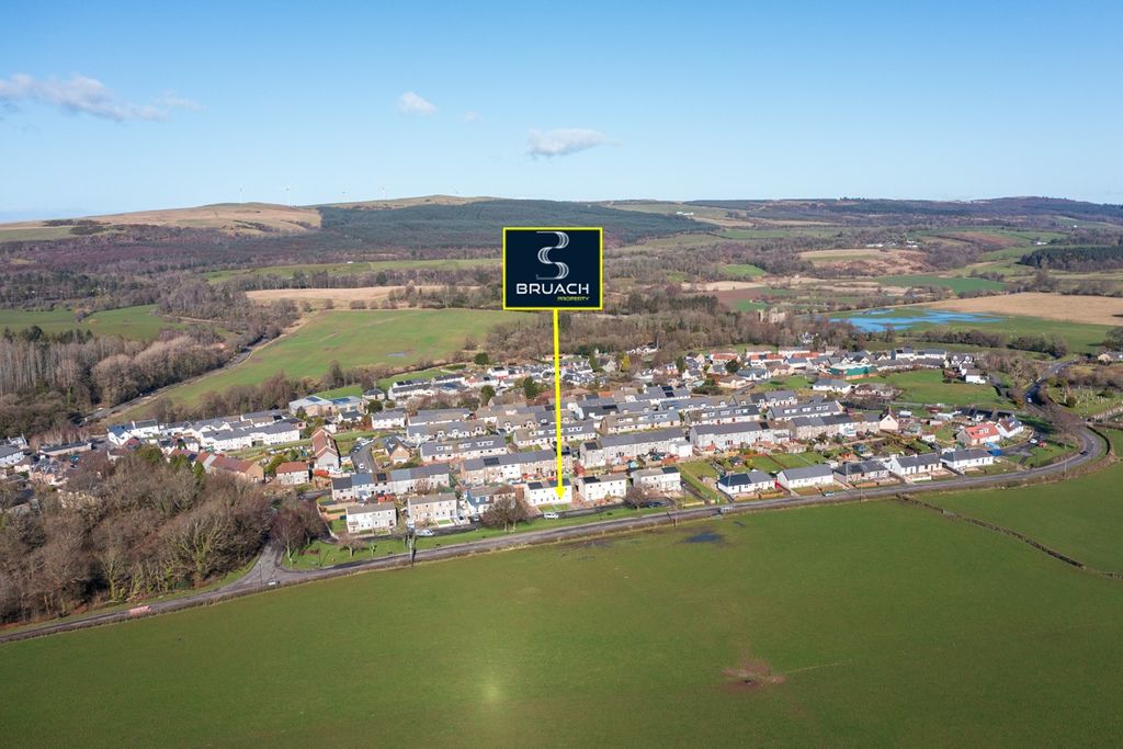 Property photo 2 of 28