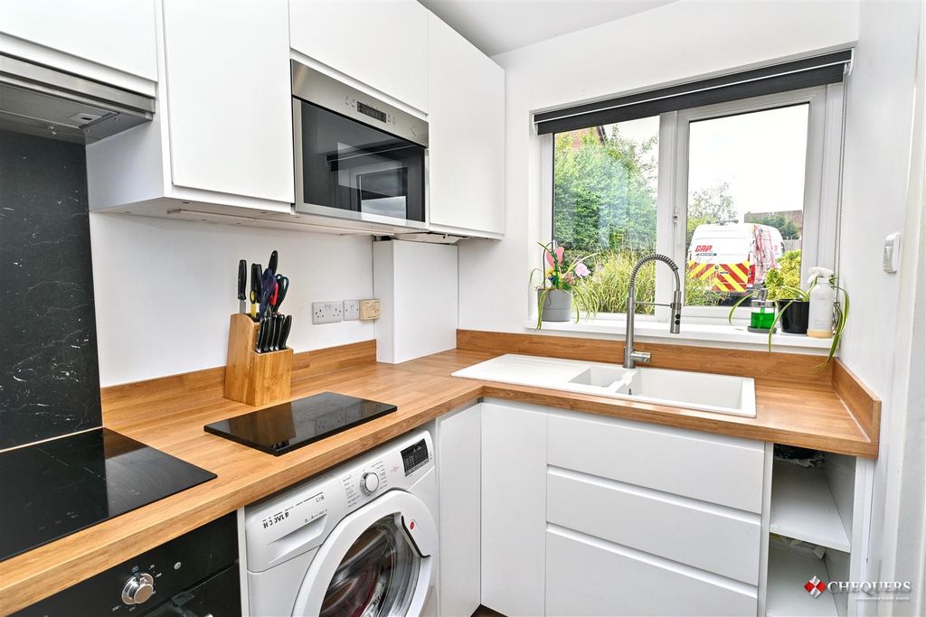 Property photo 3 of 15 Kitchen