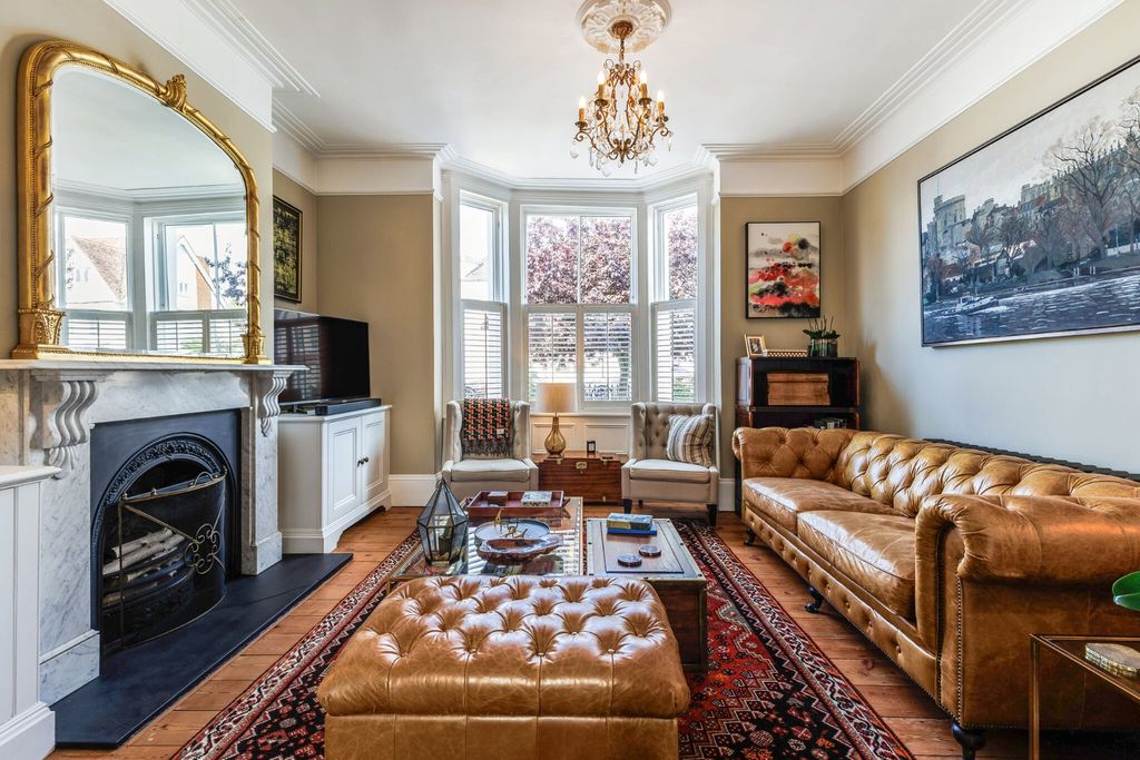 Property photo 3 of 16 Sitting Room