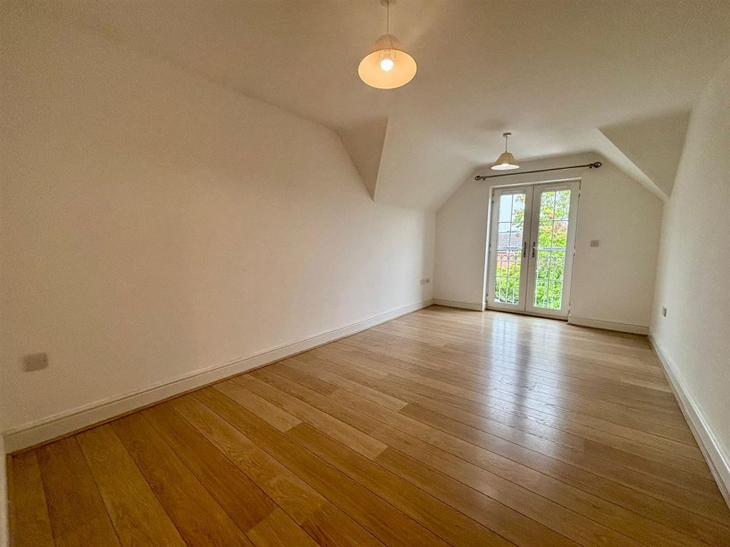 Property photo 2 of 11 Living Room