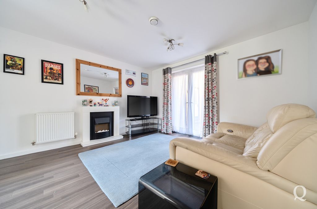 Property photo 2 of 19 7A3Be949-B1E8-468...
