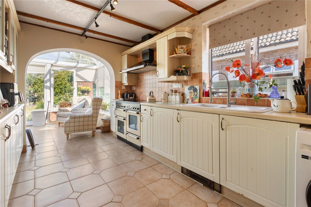 Property photo 3 of 28 Kitchen