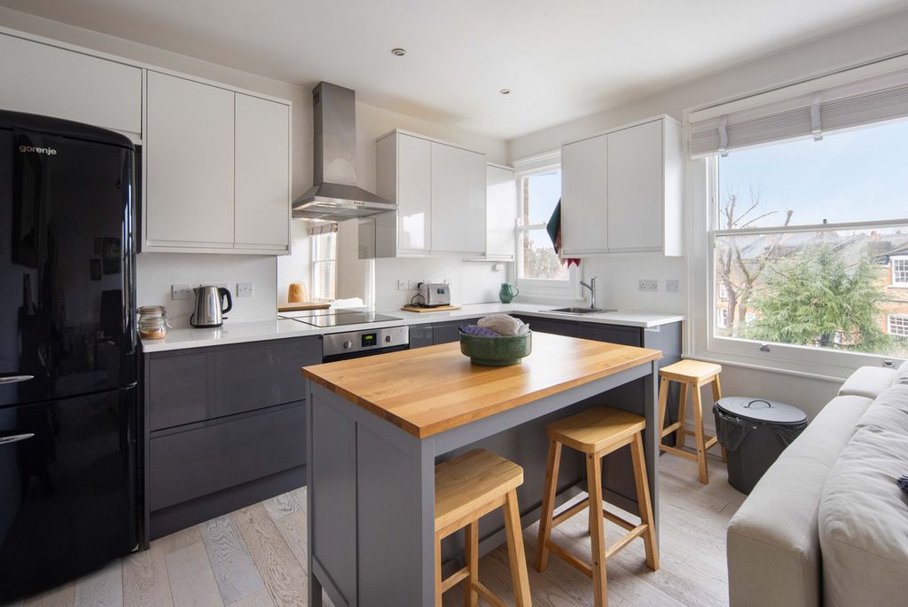 Property photo 3 of 19