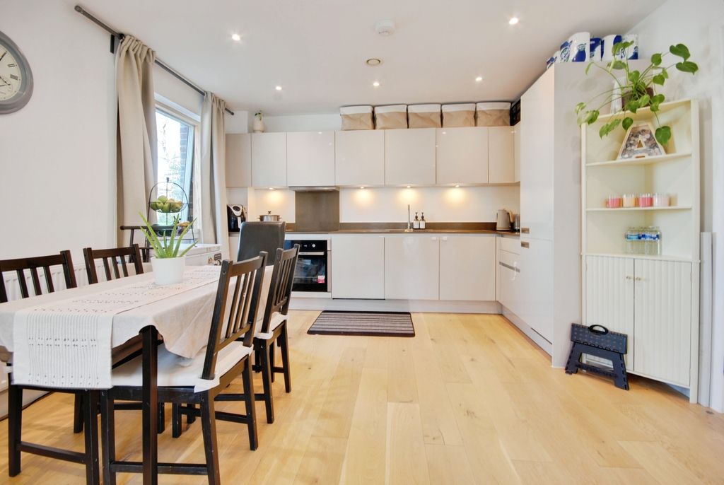 Property photo 3 of 9 Pbox-Img.Jpg