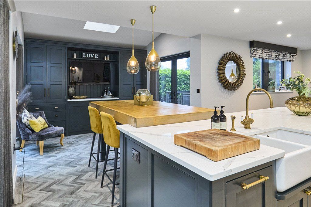 Property photo 2 of 19 Living Kitchen