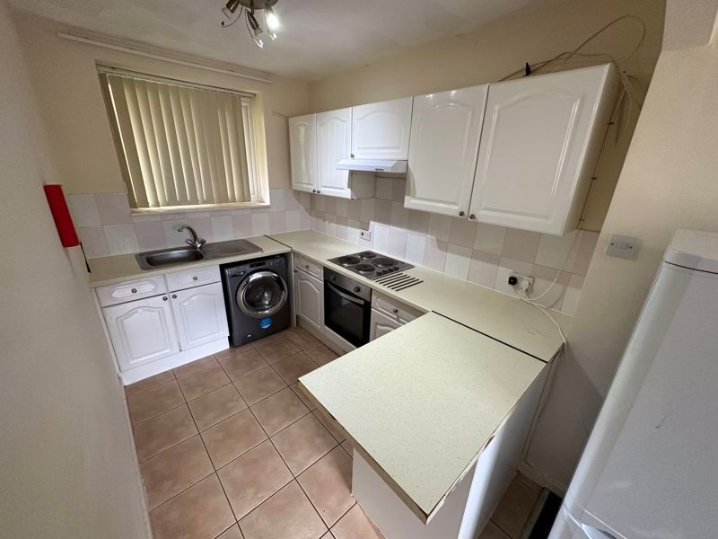 Property photo 2 of 10 Kitchen