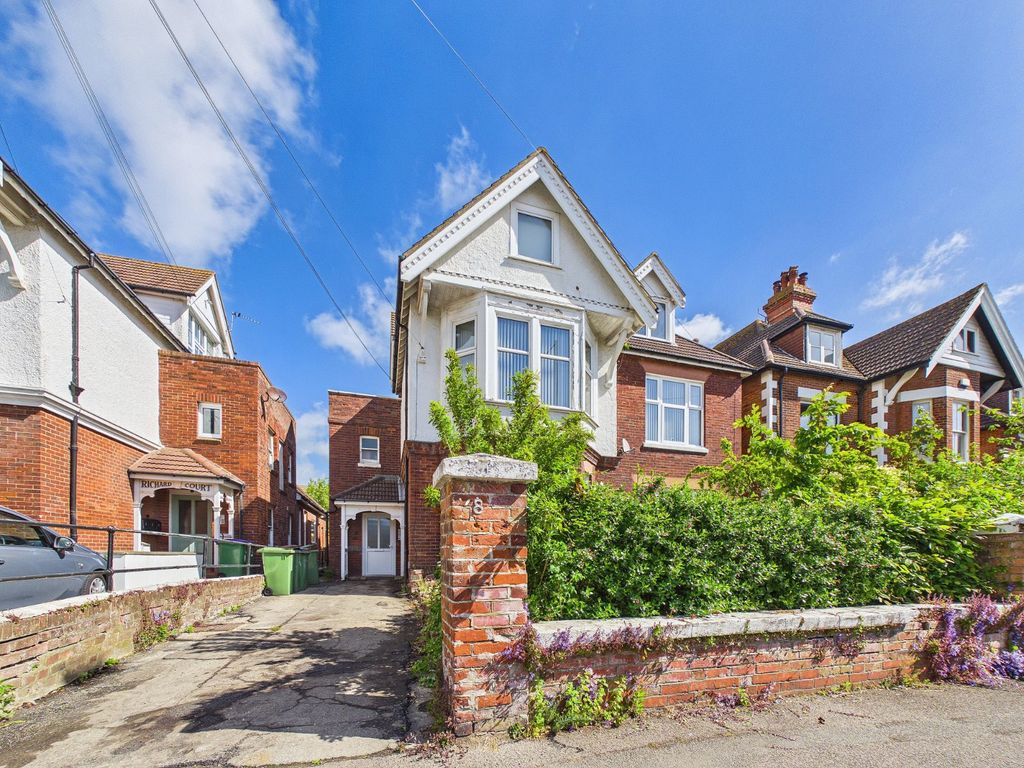 Property photo 1 of 17 Frontage