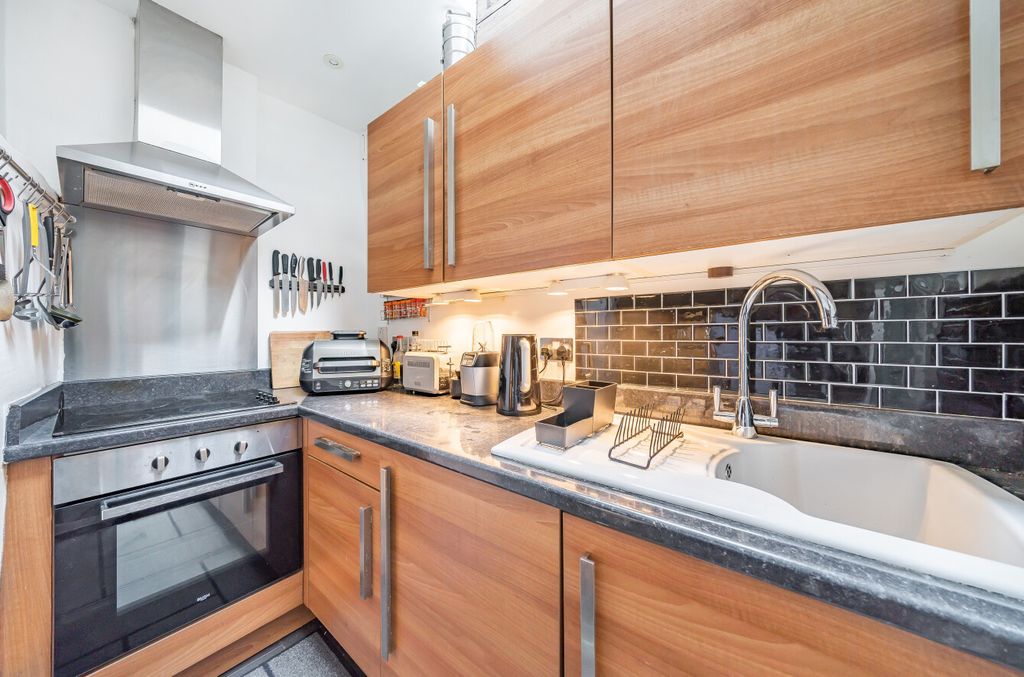 Property photo 3 of 18 Dulverton, Seddons