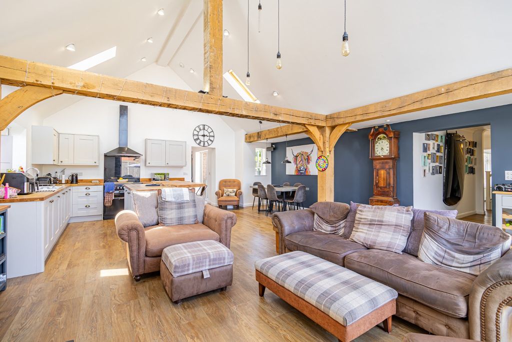 Property photo 2 of 35 5163433