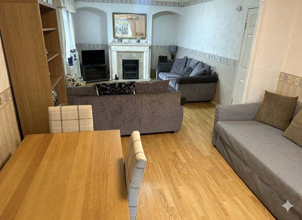 Property photo 3 of 19 Picture No. 01