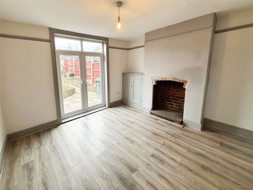 Property photo 3 of 15 Lounge