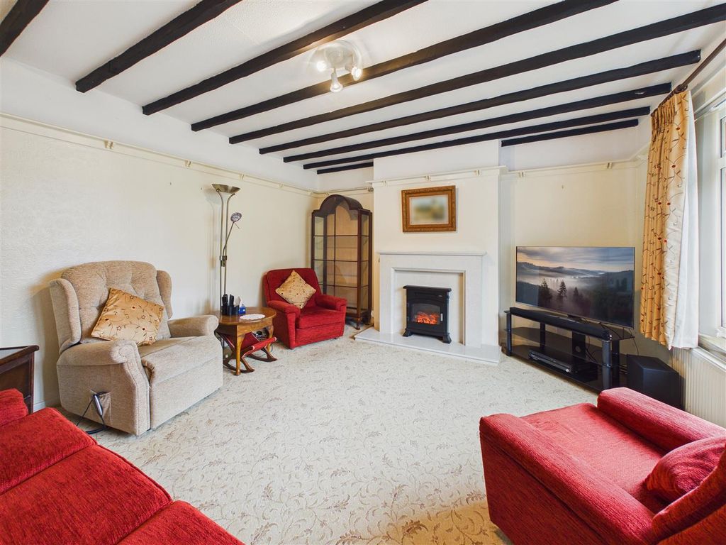 Property photo 3 of 18 Lounge