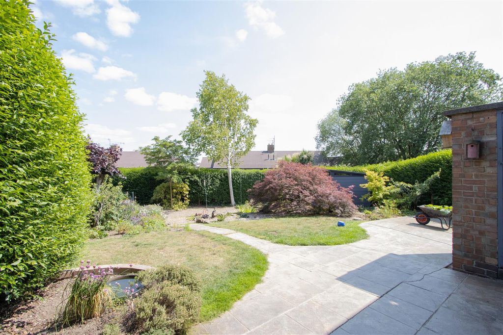 Property photo 3 of 16 Rear Garden 1