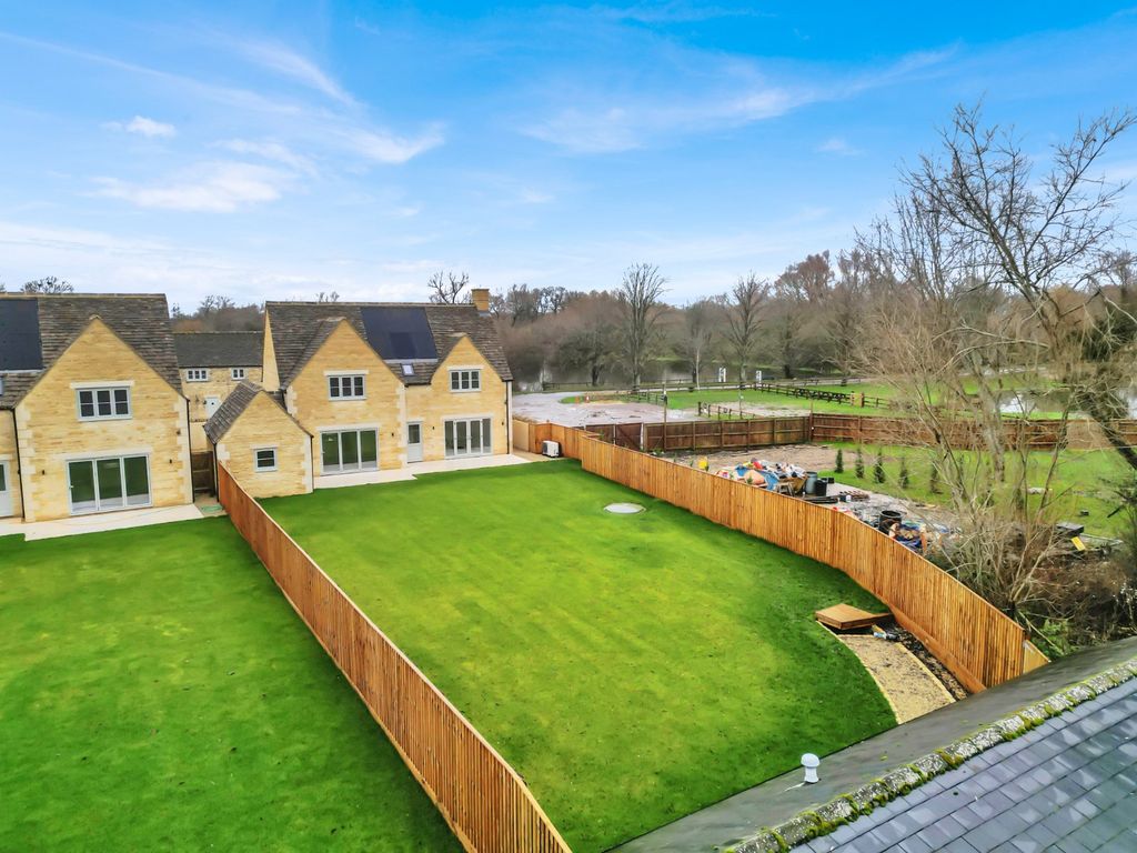 Property photo 2 of 11 Picture No. 20