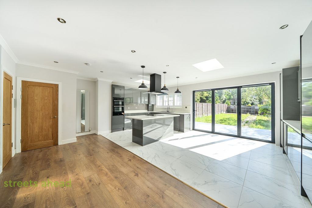 Property photo 2 of 22 857Db262-71d0-45c...