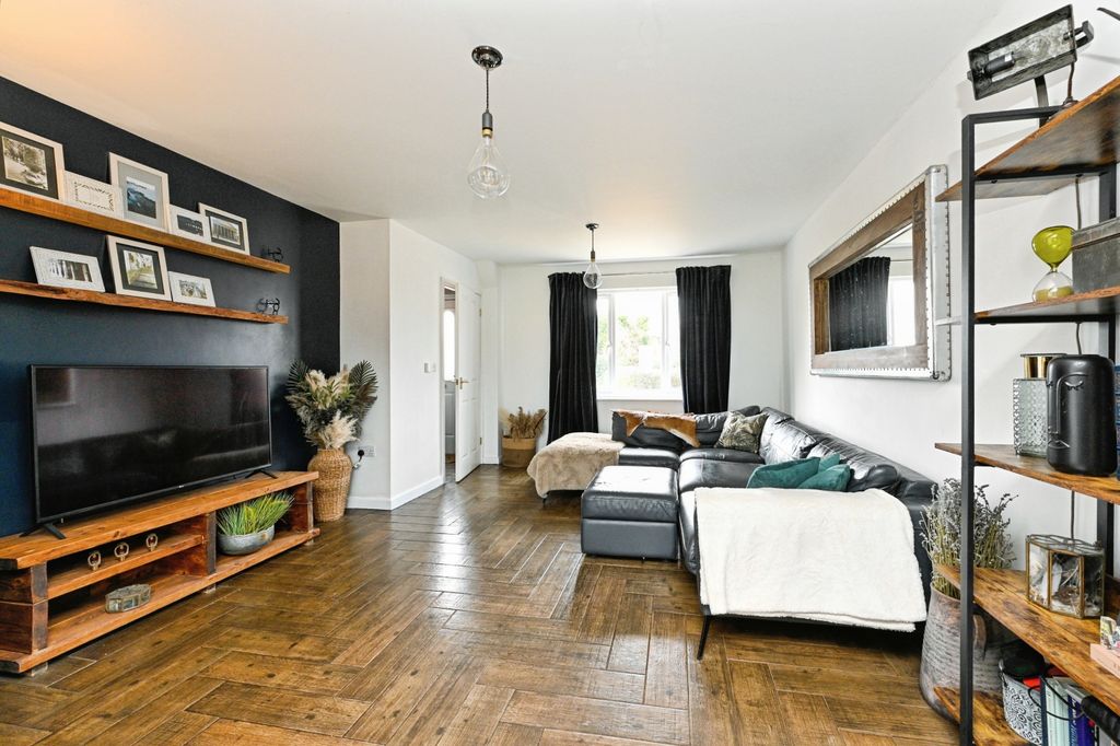 Property photo 3 of 20 15A004