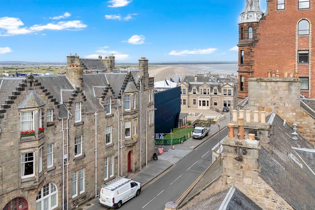 Property photo 2 of 42