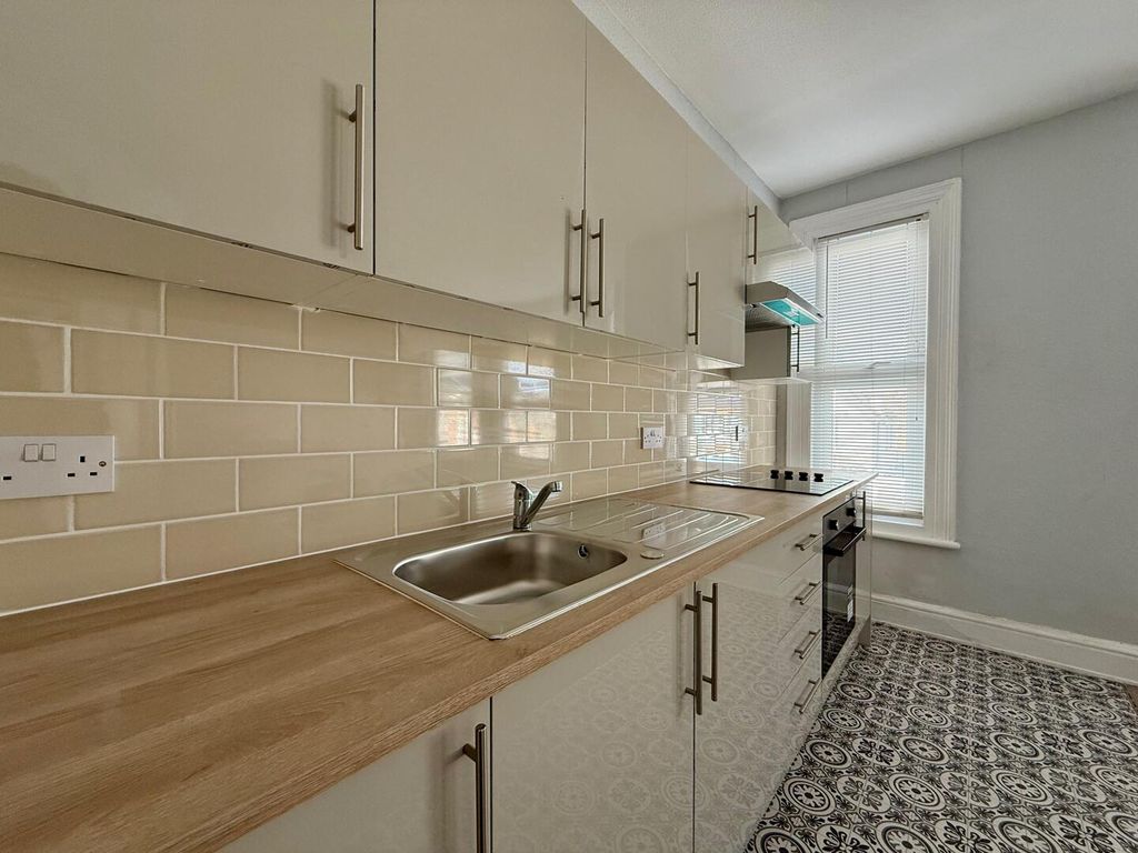 Property photo 2 of 8 Kitchen