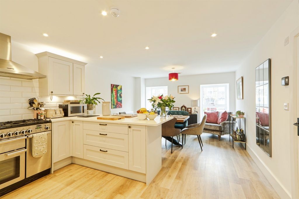 Property photo 1 of 30