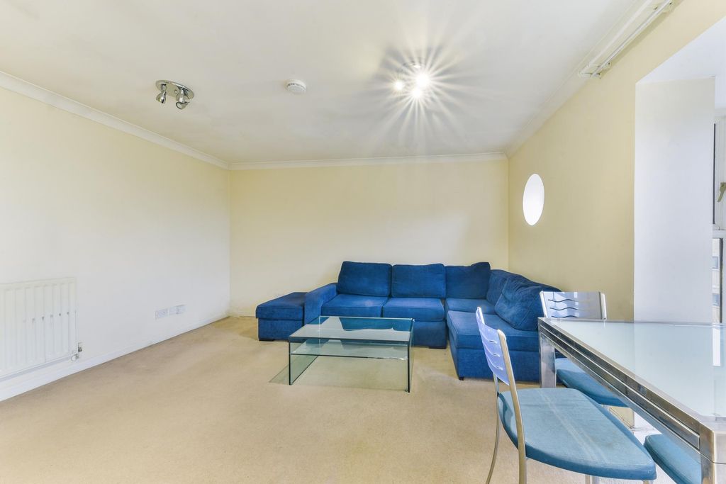 Property photo 3 of 12