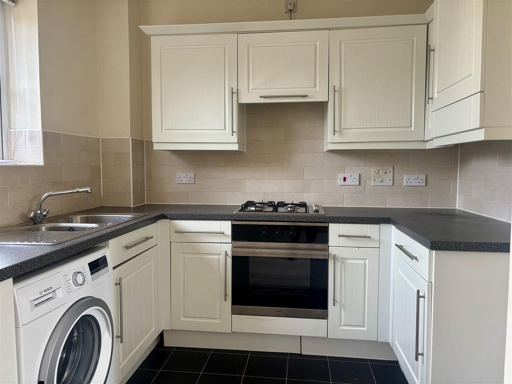 Property photo 2 of 10 Kitchen