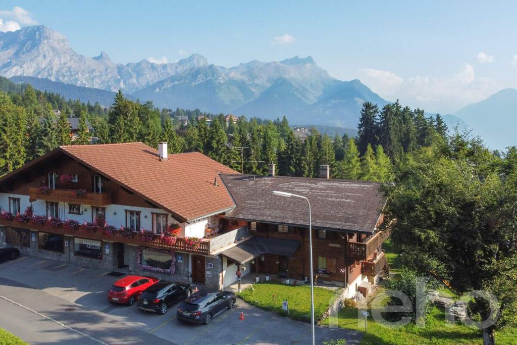 Property photo 3 of 12