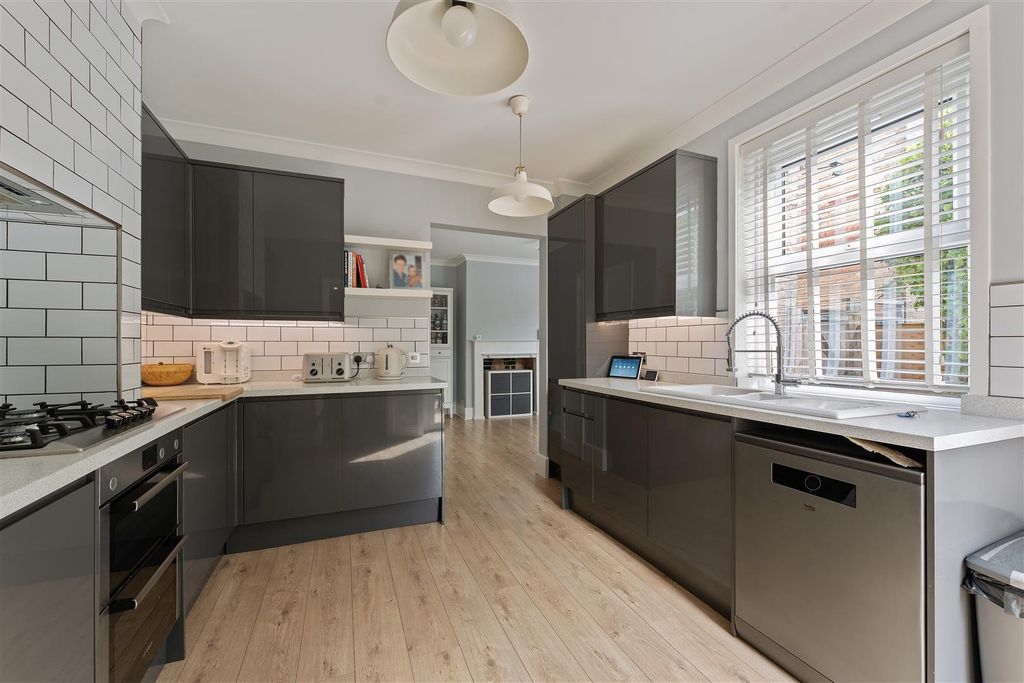 Property photo 2 of 18