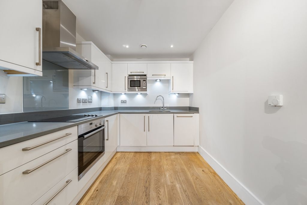 Property photo 3 of 8 Kitchen