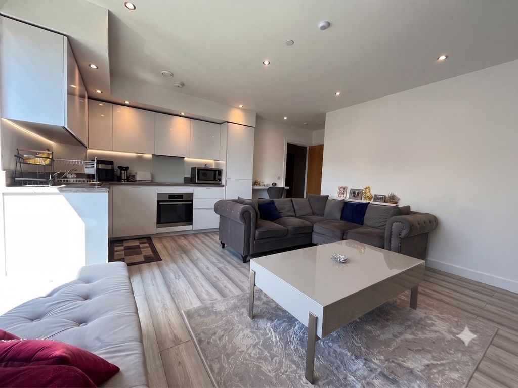 Property photo 3 of 11 5270032