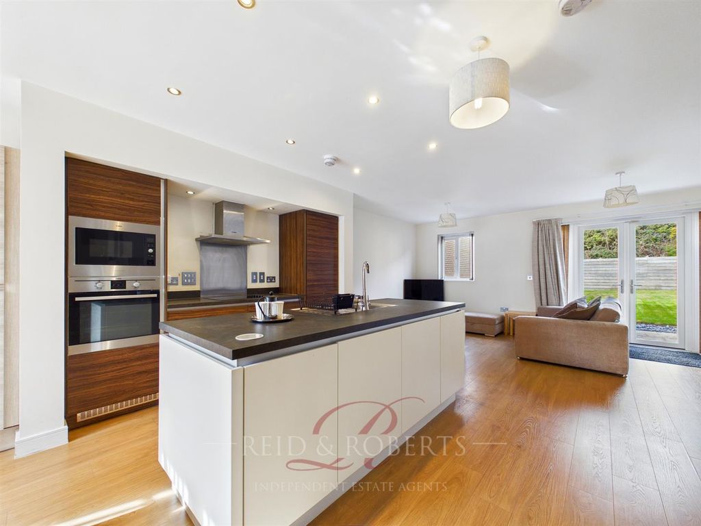 Property photo 2 of 19 Cam05148G0-Pr0137-Still012.Jpg