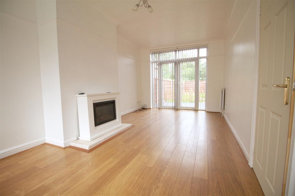 Property photo 2 of 13 Livingroom.Jpg