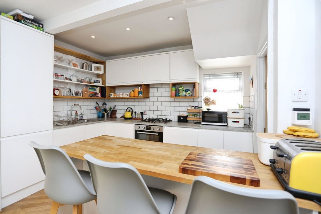 Property photo 2 of 25 Picture No. 14