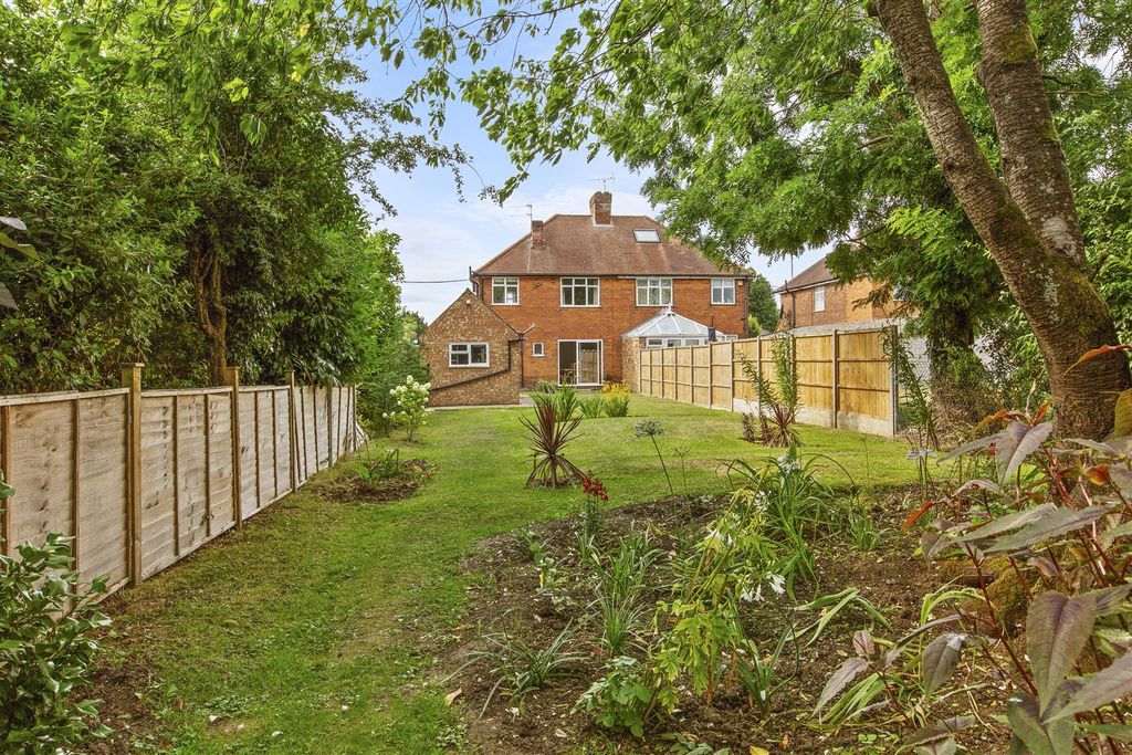 Property photo 2 of 15 122 Cressex Road, Hp12 4Tz-13.Jpg