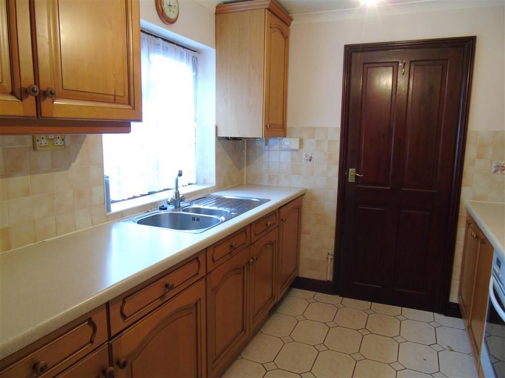 Property photo 2 of 8 Kitchen