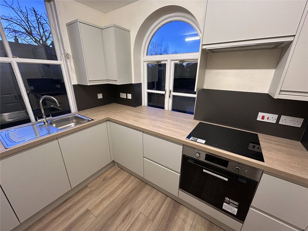 Property photo 2 of 11 Picture No. 33