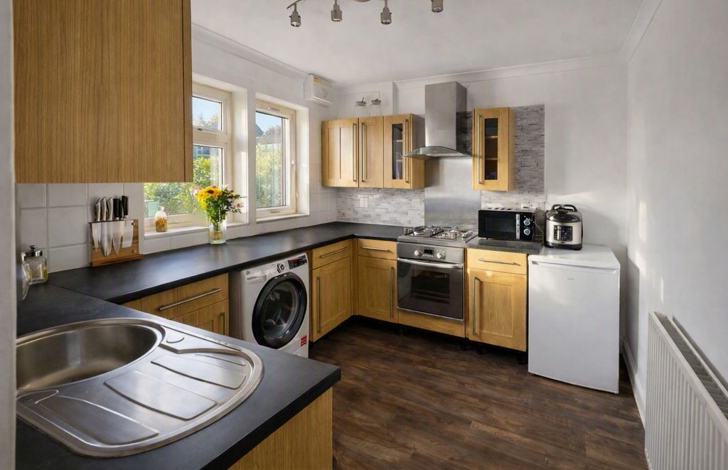 Property photo 2 of 6
