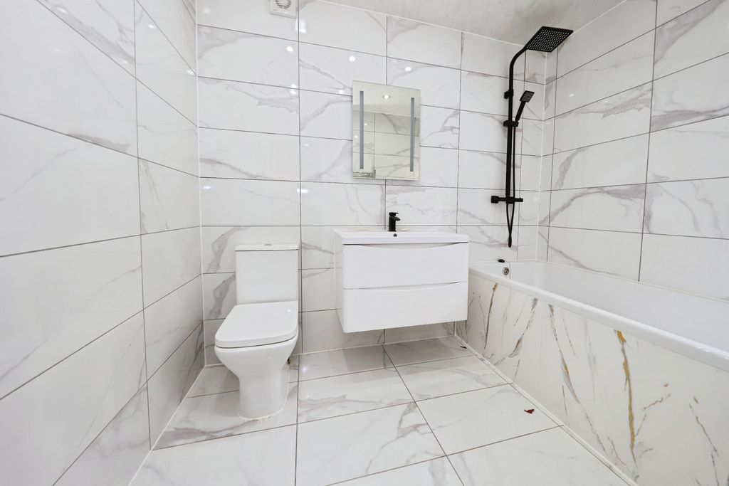 Property photo 3 of 17 Photo