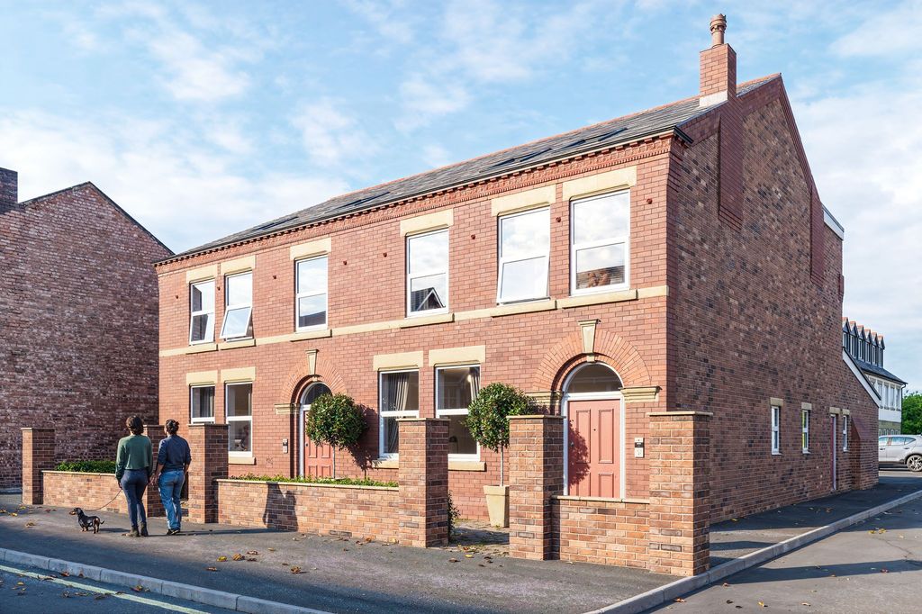 Property photo 1 of 5