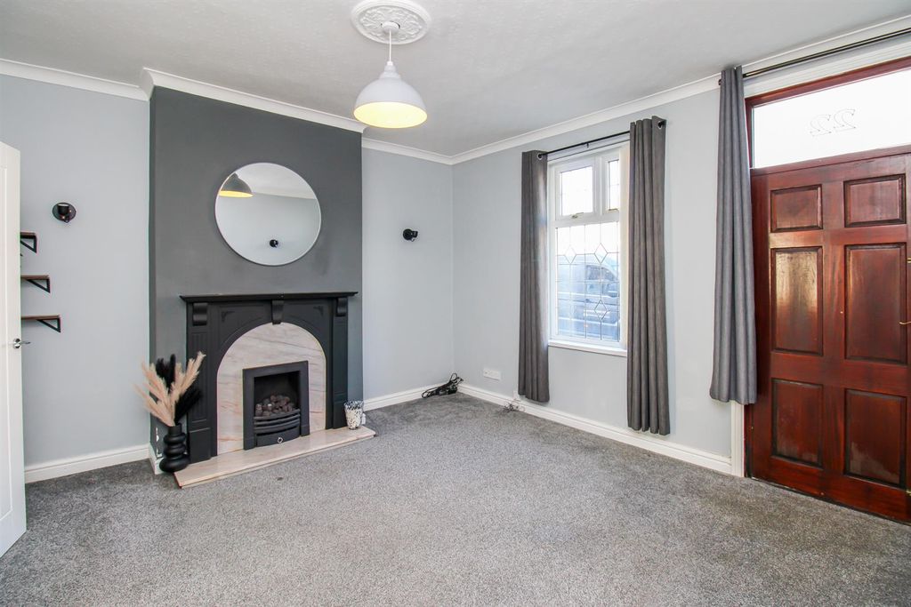 Property photo 3 of 10 Living Room