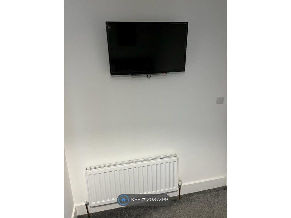 Property photo 3 of 14 Flat Screen Tv