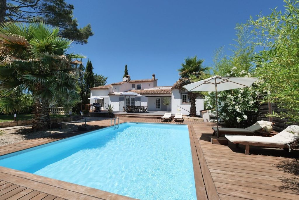 Property photo 1 of 18 Family Home With Pool - Peaceful Setting And Landscaped Garden