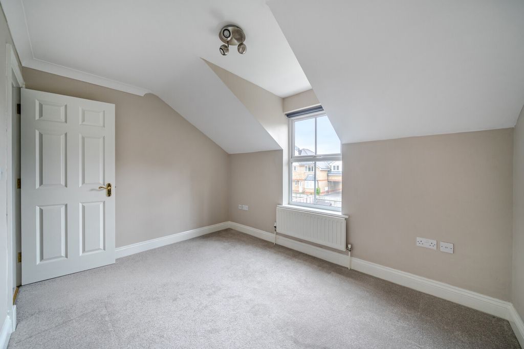 Property photo 2 of 17 1429119-11-69Aff3...