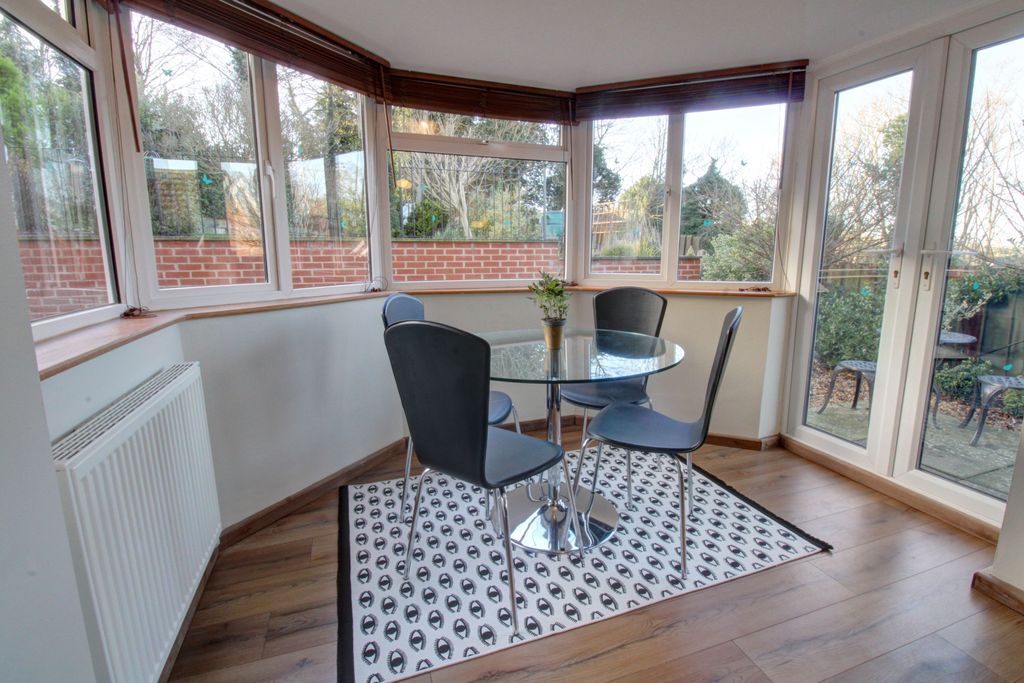 Property photo 3 of 17 Dining Area