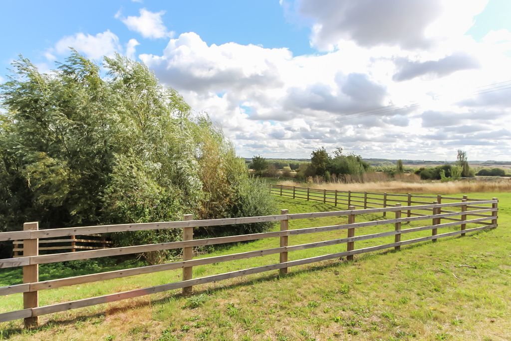 Property photo 3 of 18 Views