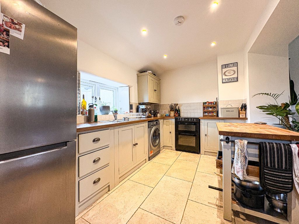 Property photo 3 of 15 4927103