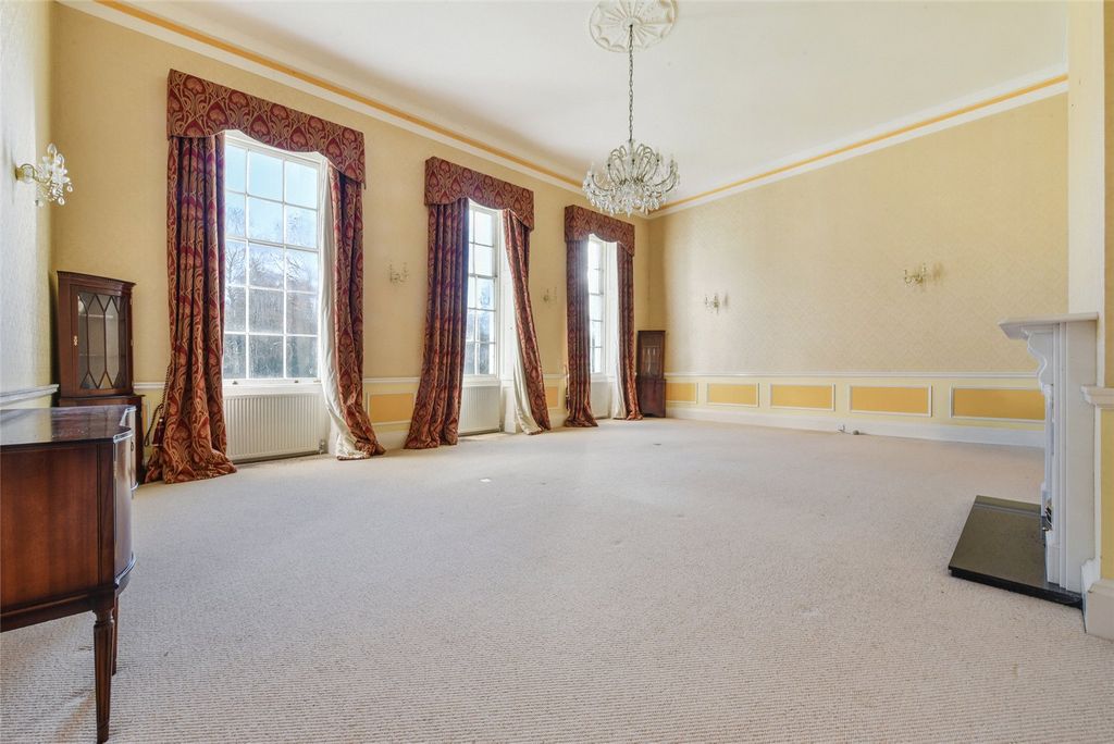 Property photo 3 of 11 Sitting/Dining Room